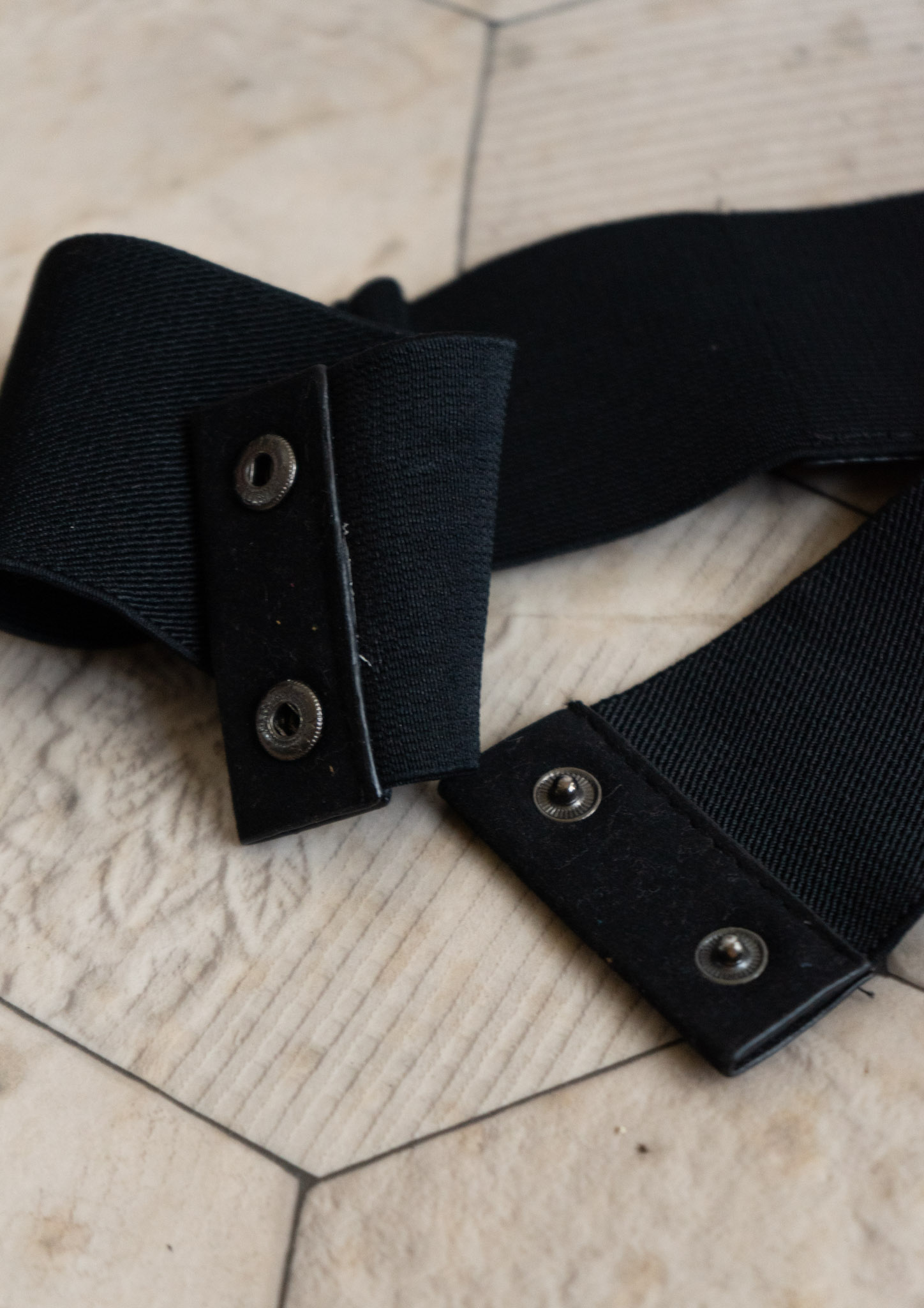 Antique Gold Stads Design Black Rubber Belt - Bernet